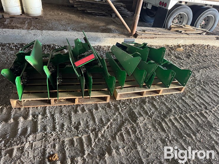 john-deere-max-emerge-planter-unit-frames-image-10