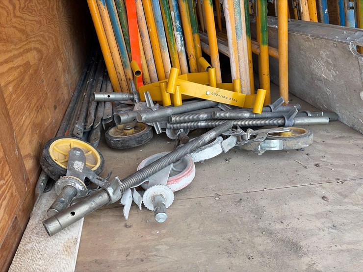 2013-forest-river-trailer-with-scaffolding-contents-image-15