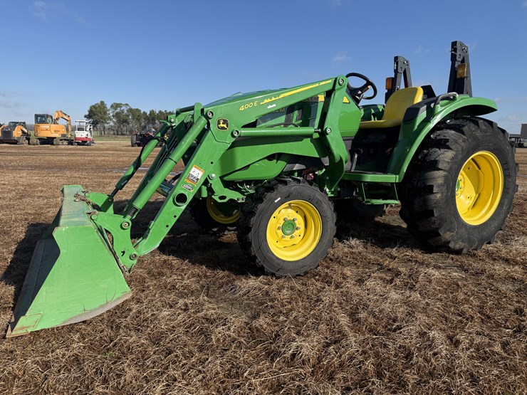 2019-john-deere-4044m-image-1