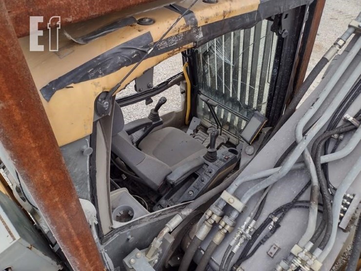 2015-volvo-ec220e-lr-image-53