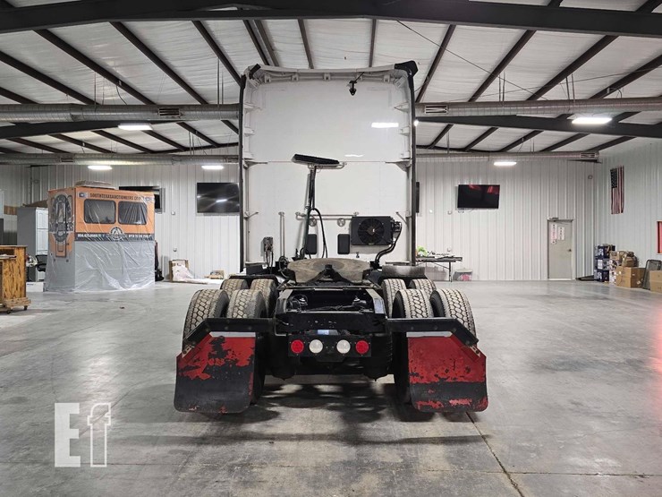 2019-kenworth-t680-image-8