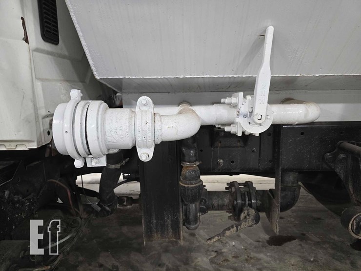 2004-international-durastar-4300-image-9