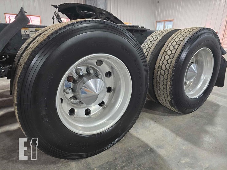 2019-kenworth-t680-image-22