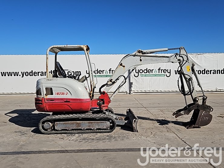 2019-takeuchi-tb235-image-6