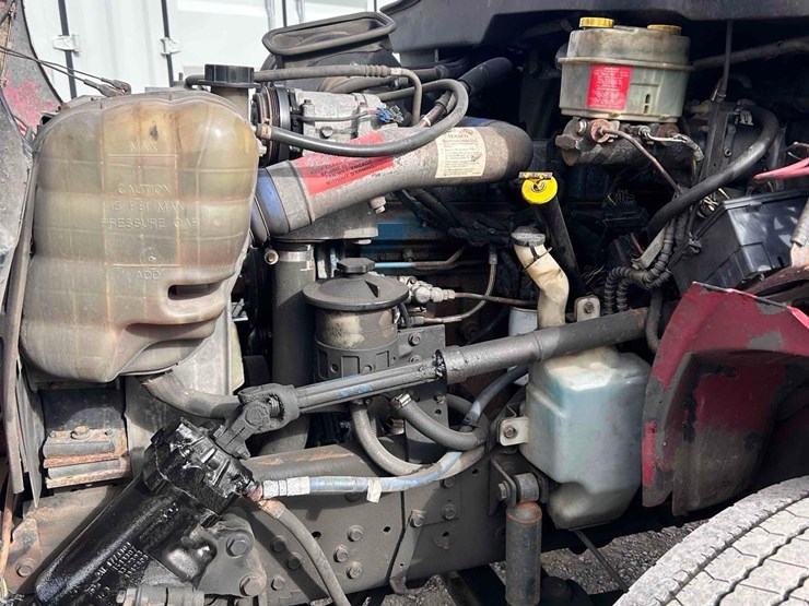 2002-international-dt466-image-17