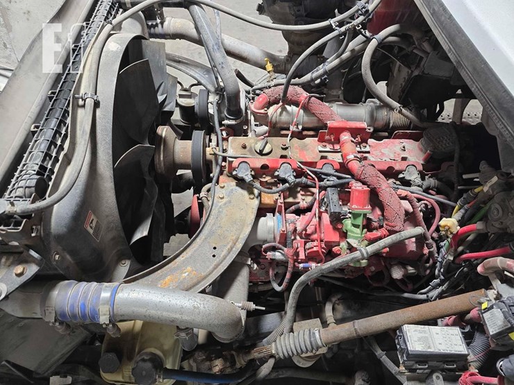 2016-freightliner-114sd-image-27