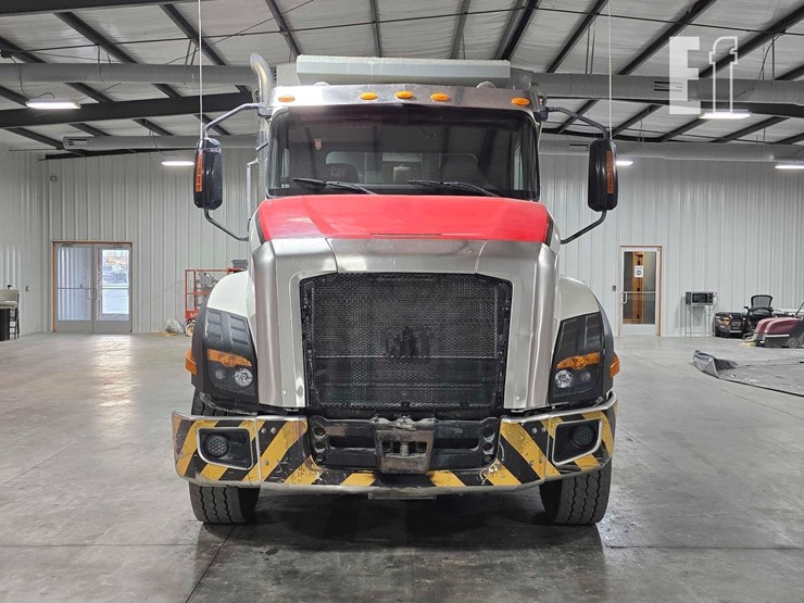 2013-caterpillar-ct660s-image-7