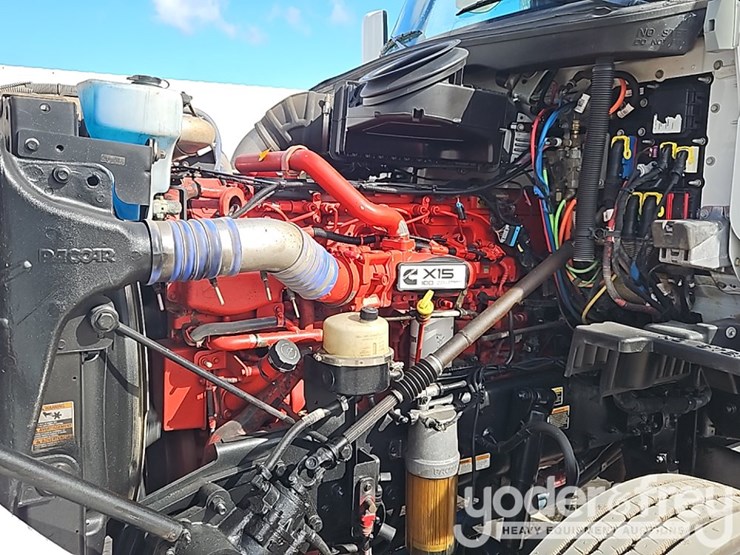 2020-peterbilt-567-image-25