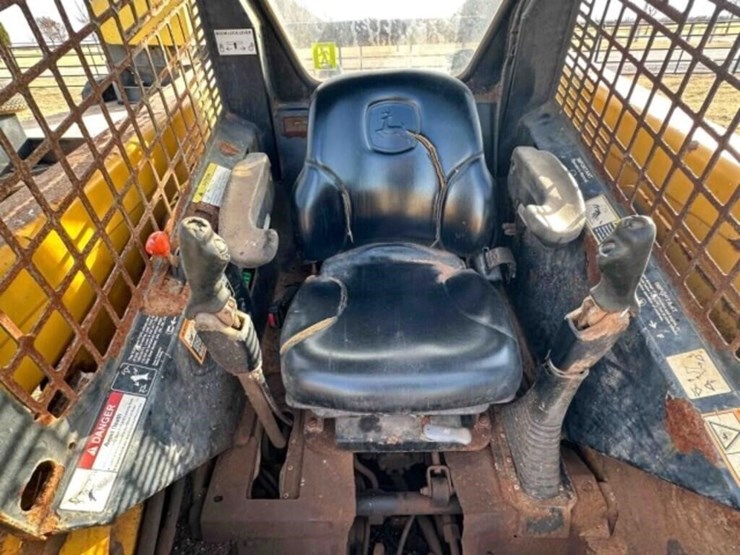 2005-john-deere-240-image-8