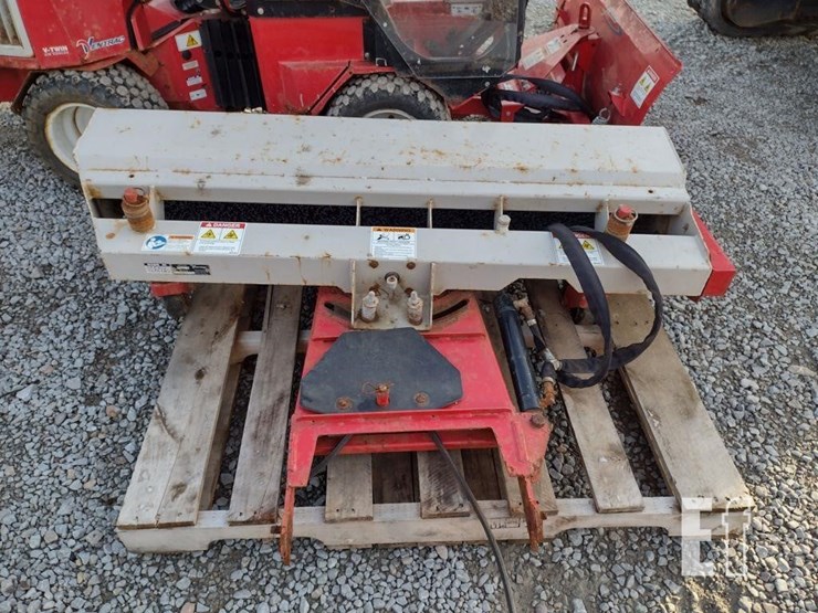 ventrac-3400l-lawn-mower-w/blade-&-broom-image-41