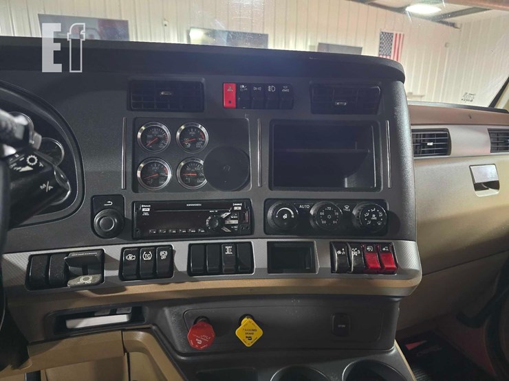 2020-kenworth-t680-image-15