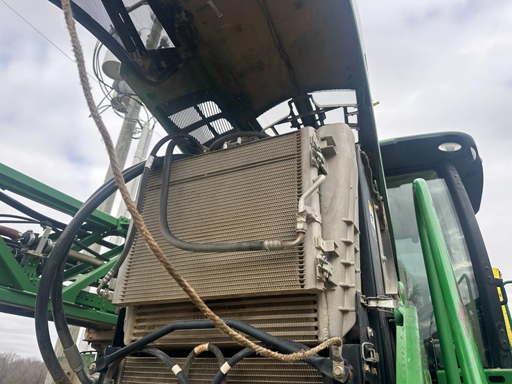 2014-john-deere-r4038-image-68