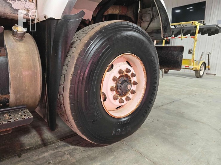 2007-international-7600-image-34