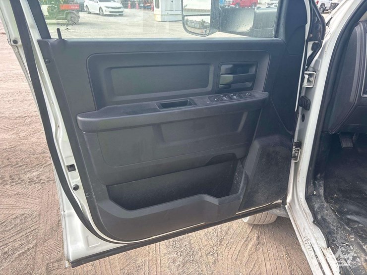 2016-ram-4500-crew-cab-landscape-dump-truck-image-7