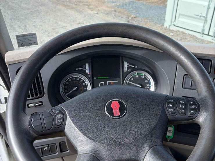 2017-kenworth-k270-image-20