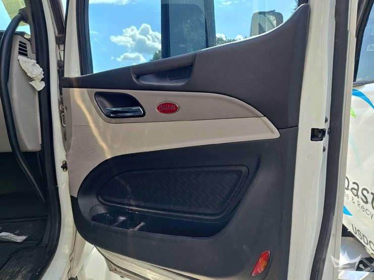 2023-peterbilt-567-t/a-wet-kit-day-cab-truck-tractor-image-32