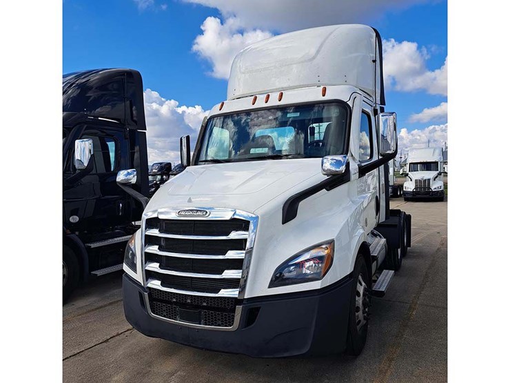 2021-freightliner-cascadia-116-image-1