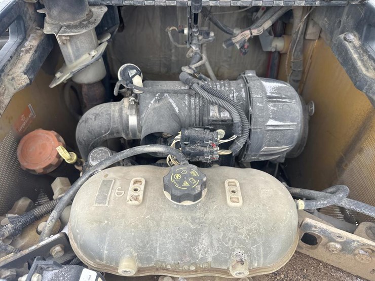 2017-deere-320e-image-28