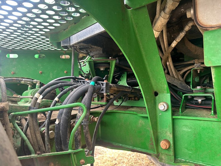 2014-john-deere-r4038-image-44