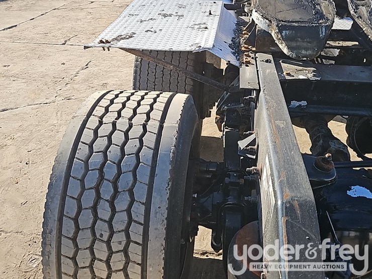 2018-peterbilt-579-image-18