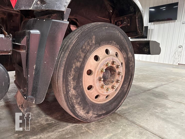 2012-mack-granite-gu713-image-30