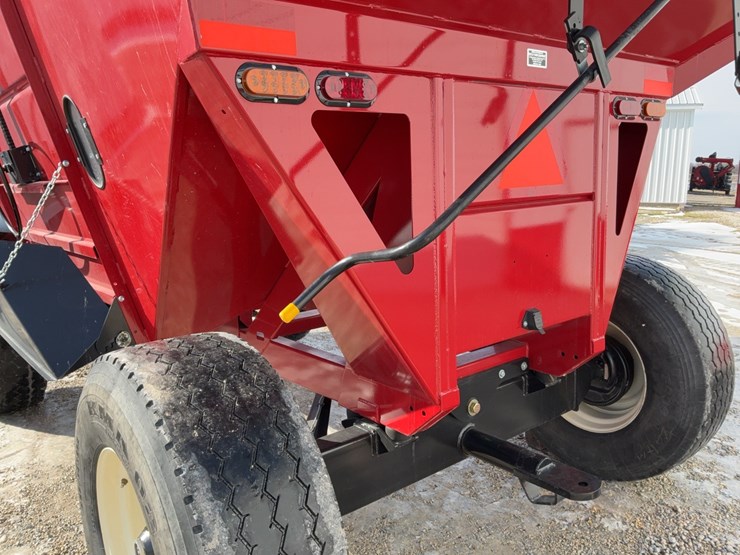 j&m-555-gravity-wagon-image-23