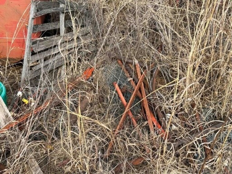 2-fuel-tanks-&-scrap-iron-image-8