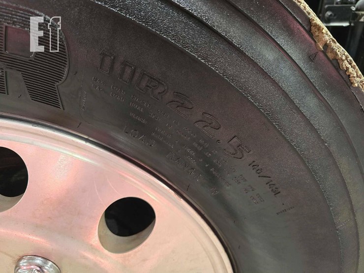 2017-freightliner-business-class-m2-106-image-24