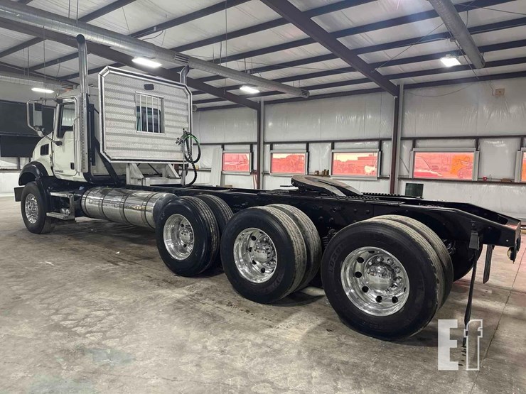 2012-mack-granite-gu813-image-3