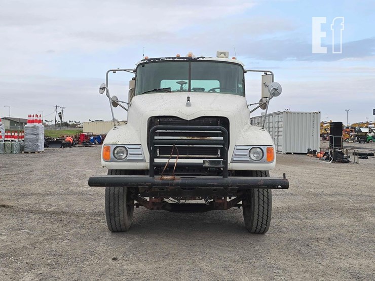 2007-mack-granite-cv713-image-7