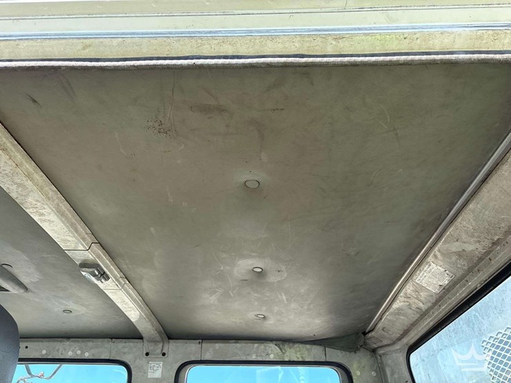 2006-isuzu-npr-image-21