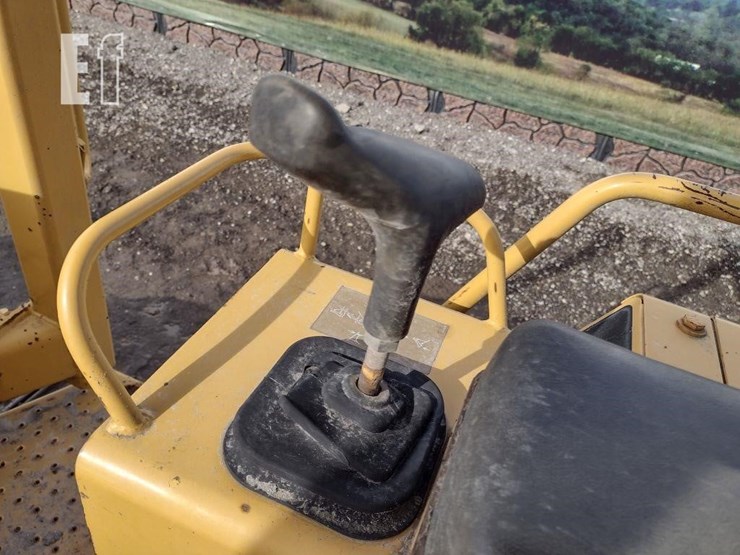 1998-caterpillar-d4c-xl-image-9