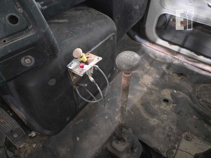 1995-ford-la9000-image-15