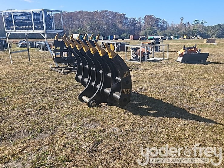 2025-caterpillar-320-image-1