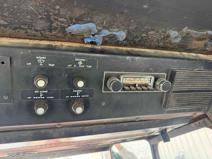 1973-allis-chalmers-7050-tractor-image-37