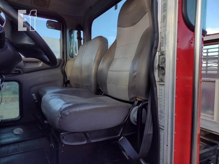 peterbilt-330-image-13