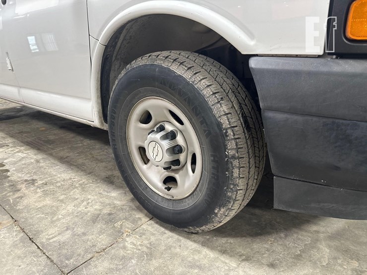 2017-chevrolet-express-2500-image-21