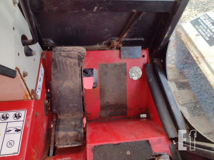 ventrac-3400l-lawn-mower-w/blade-&-broom-image-10