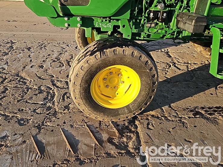 2024-john-deere-5075e-image-11