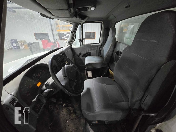 2004-international-durastar-4300-image-15