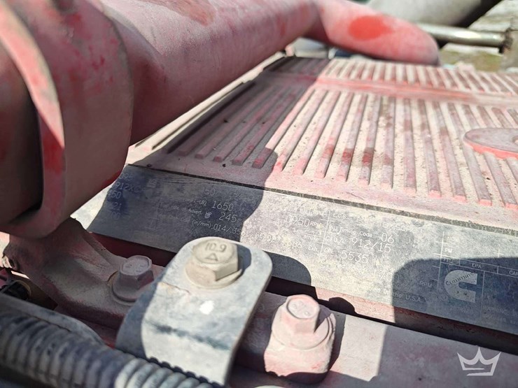 2022-peterbilt-567-t/a-wet-kit-day-cab-truck-tractor-image-12