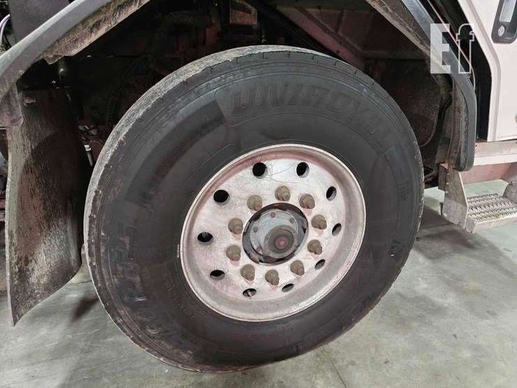 2020-peterbilt-520-image-23