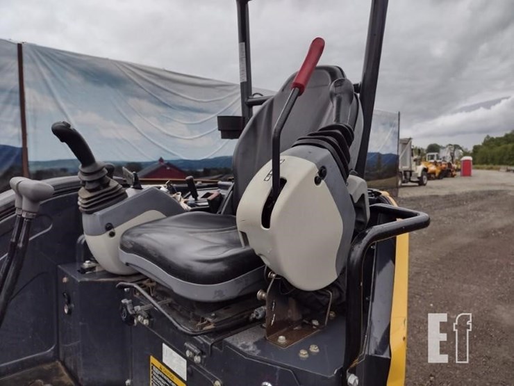 2022-deere-26g-image-12