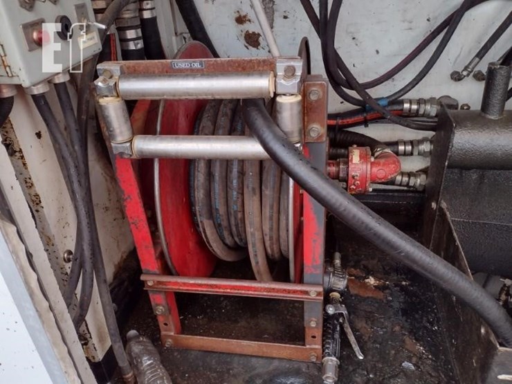 2008-peterbilt-365-image-34