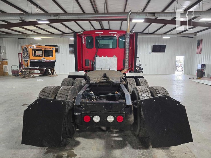 2015-kenworth-t680-image-8