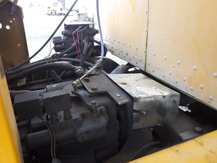 2001-peterbilt-357-image-26