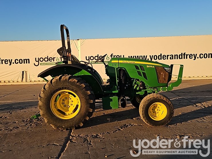 2024-john-deere-5075e-image-6