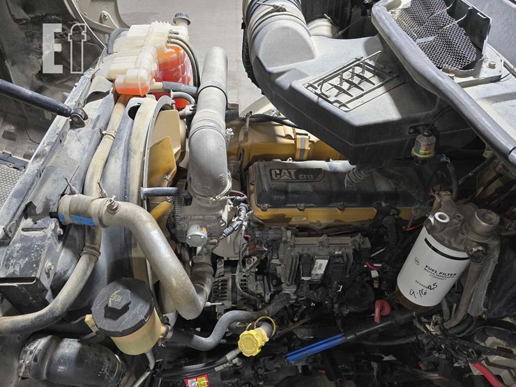 2013-caterpillar-ct660s-image-23