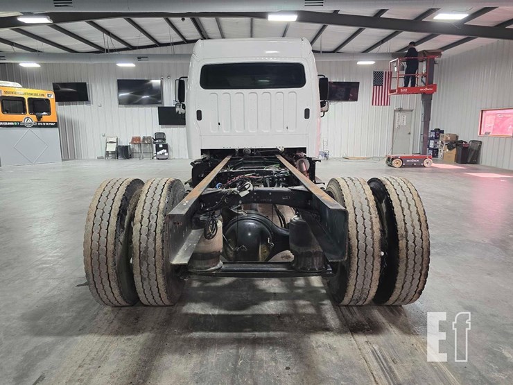 2017-freightliner-business-class-m2-106-image-8