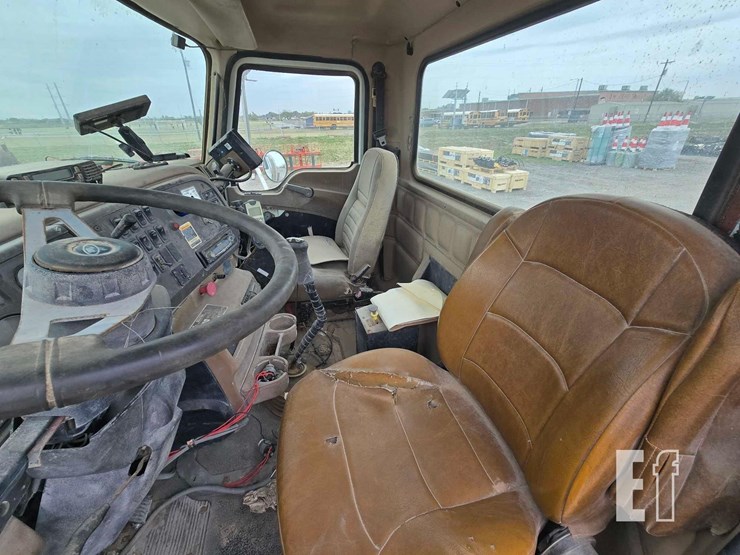 2007-mack-granite-cv713-image-9